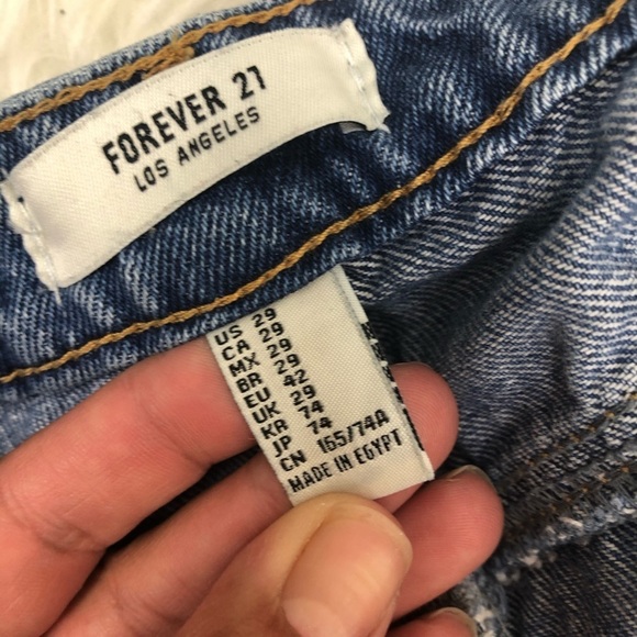 Forever 21- Distressed High-rise Jeans size: 29 - Picture 12 of 13